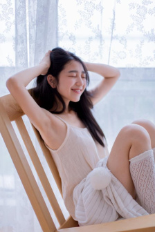 女性黑色蕾丝抹胸开叉短裙拔萝卜